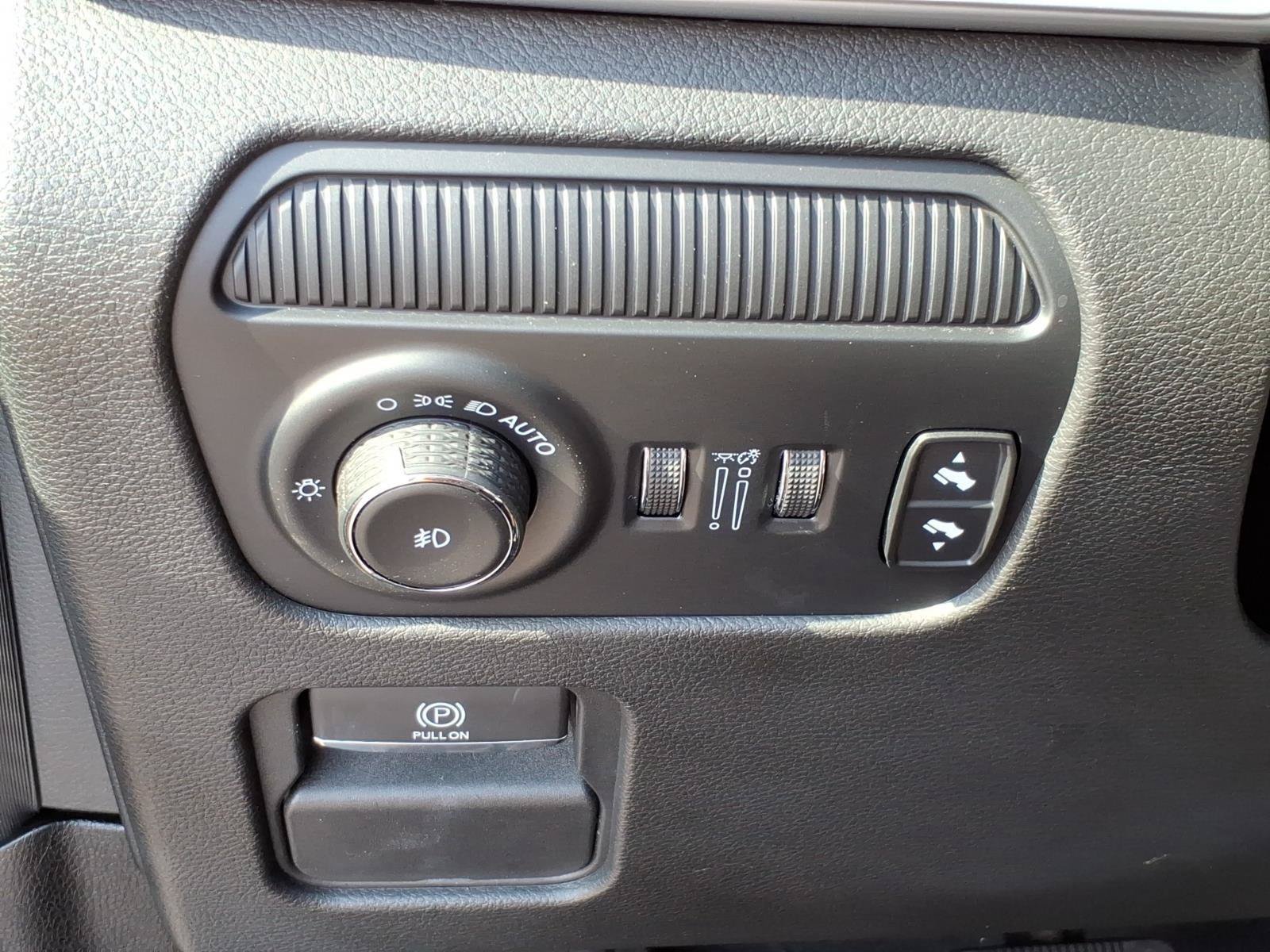 Used 2023 Jeep Wagoneer Series II AWD/4WD image 16