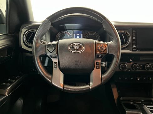 Used 2021 Toyota Tacoma TRD Off-Road w/ Technology Package AWD/4WD image 13