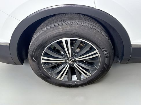 Used 2024 Volkswagen Tiguan Wolfsburg Edition image 33