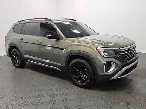 Used 2024 Volkswagen Atlas Peak Edition SEL AWD/4WD image 3