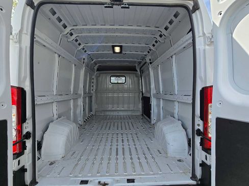 Used 2024 RAM ProMaster 2500 w/ Convenience Group FWD image 10