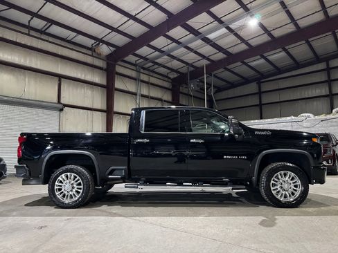 Used 2020 Chevrolet Silverado 2500 High Country w/ Technology Package image 4