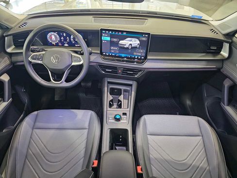 New 2026 Volkswagen Tiguan SE image 18