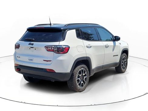 Used 2026 Jeep Compass Trailhawk w/ Sun, Sound & Navigation Group AWD/4WD image 4