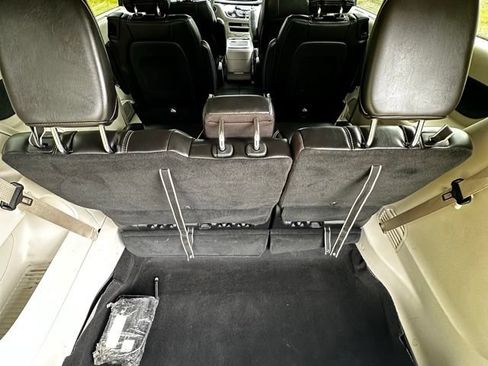 Used 2023 Chrysler Pacifica Touring-L FWD image 17