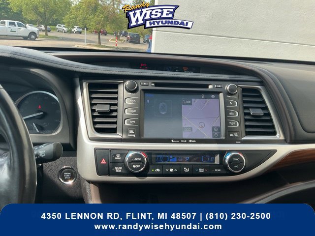 Used 2019 Toyota Highlander Limited Platinum AWD/4WD image 25