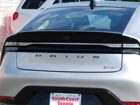 New 2026 Toyota Prius Plug-In Hybrid FWD image 7