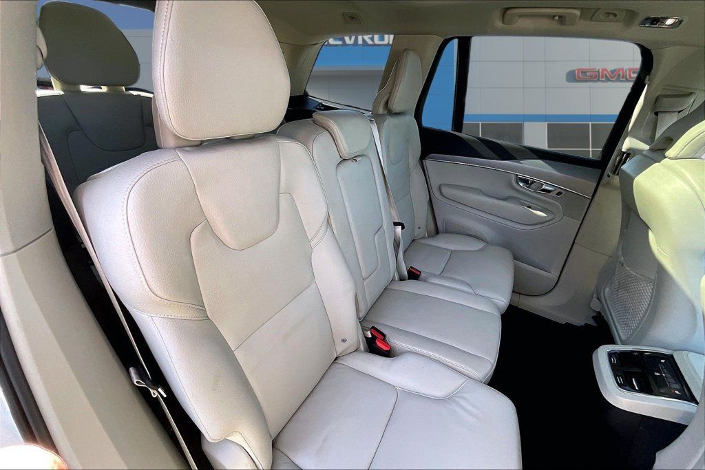 Used 2022 Volvo XC90 T5 Momentum AWD/4WD image 25