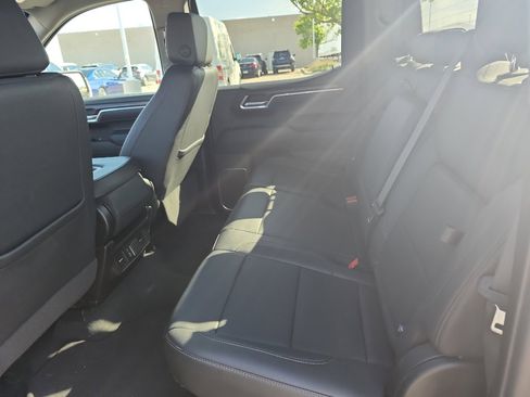 Used 2025 GMC Sierra 1500 SLT image 10