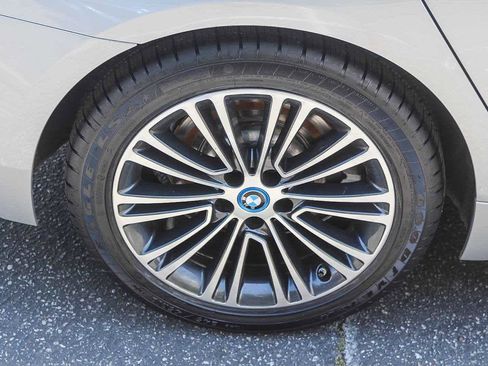 Used 2019 BMW 530e w/ Convenience Package RWD image 8