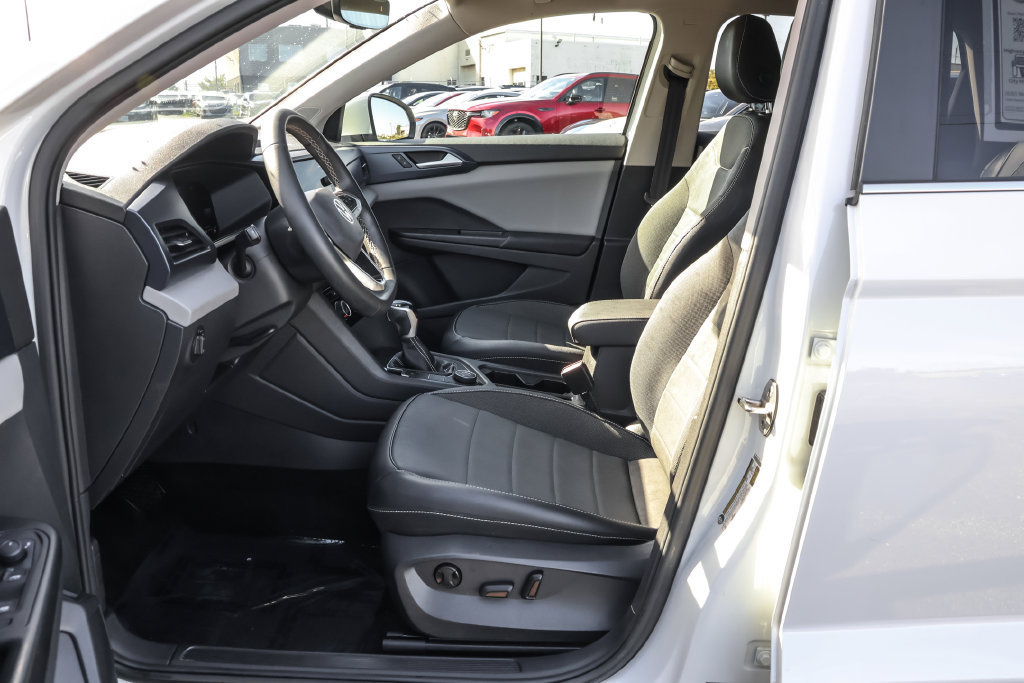 Used 2023 Volkswagen Taos SE w/ Panoramic Sunroof Package AWD/4WD image 6