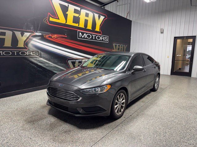 Used 2017 Ford Fusion SE w/ Fusion SE Technology Package FWD image 1