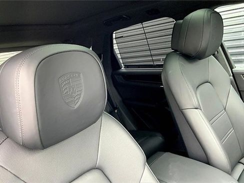 New 2026 Porsche Cayenne GTS image 8