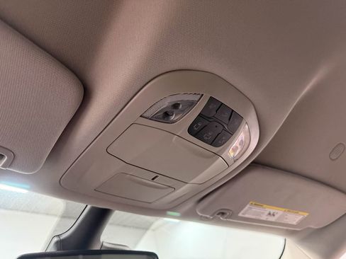 Used 2024 Chrysler Pacifica Touring-L image 84