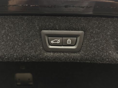 Used 2019 BMW 530i w/ Convenience Package RWD image 31