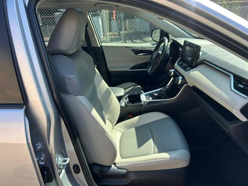 Used 2021 Toyota RAV4 XLE Premium AWD/4WD image 17