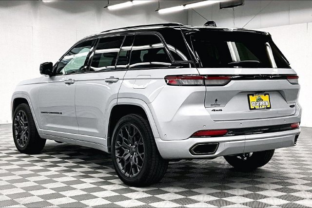 Used 2025 Jeep Grand Cherokee Summit w/ Obsidian Package AWD/4WD image 2