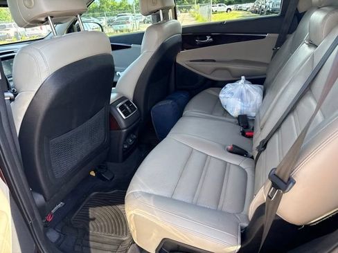 Used 2017 Kia Sorento EX w/ EX Premium Package FWD image 9
