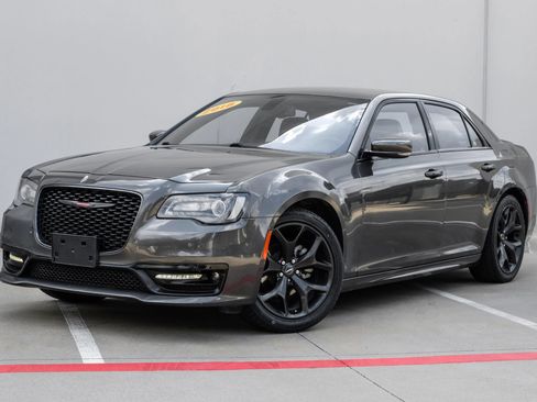 Used 2021 Chrysler 300 S w/ S Model Appearance Package RWD image 6