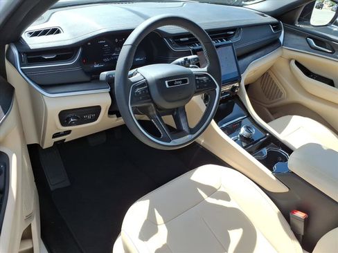 Used 2023 Jeep Grand Cherokee Limited AWD/4WD image 19