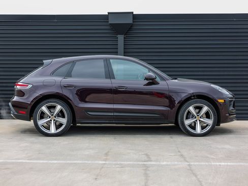 Certified 2025 Porsche Macan image 8