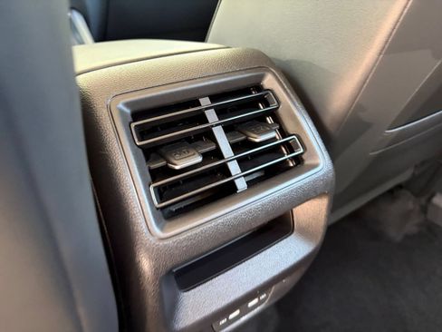 Used 2026 Volkswagen Tiguan SE AWD/4WD image 20