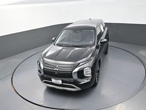 Used 2023 Mitsubishi Outlander SE image 13