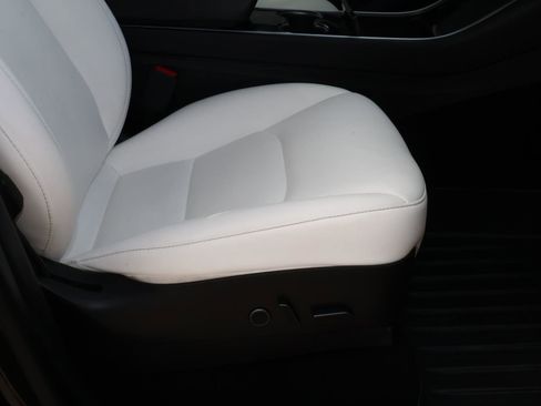 Used 2021 Tesla Model Y Long Range image 17