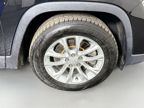 Used 2019 Jeep Cherokee Latitude w/ Popular Appearance Group image 31