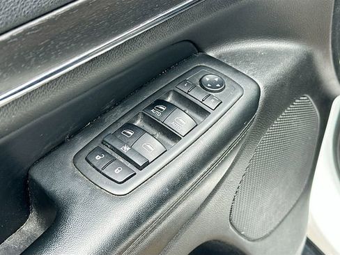 Used 2018 Jeep Grand Cherokee Limited image 18