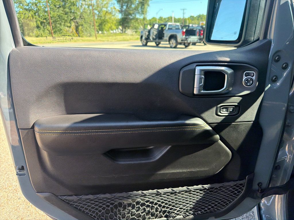 Used 2024 Jeep Wrangler Unlimited Sahara AWD/4WD image 24