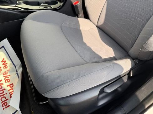 Used 2025 Toyota Corolla SE w/ Convenience Package FWD image 17