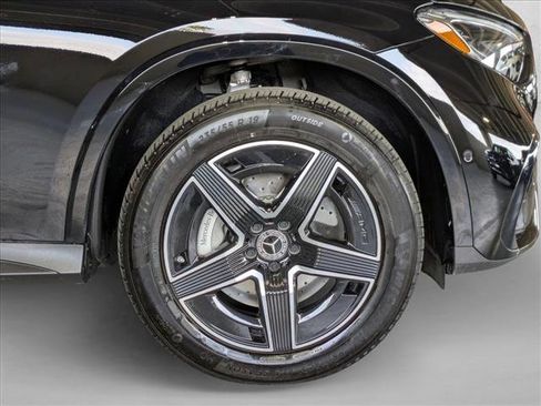 Certified 2025 Mercedes-Benz GLC 300 image 24