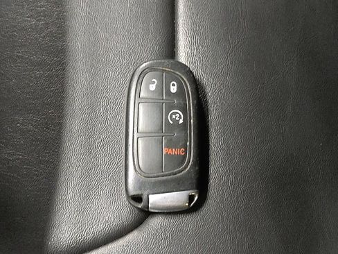 Used 2020 Jeep Cherokee Trailhawk w/ Cold Weather Group AWD/4WD image 32