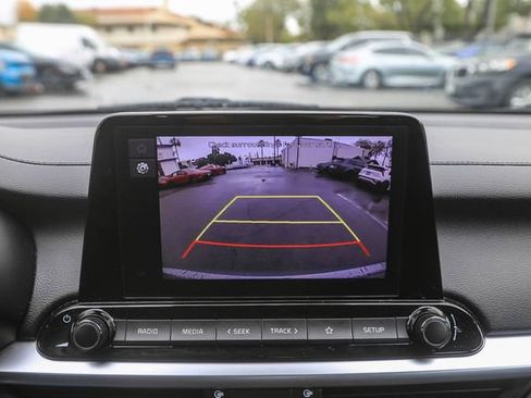 Certified 2022 Kia Forte LXS w/ LXS Technology Package image 25