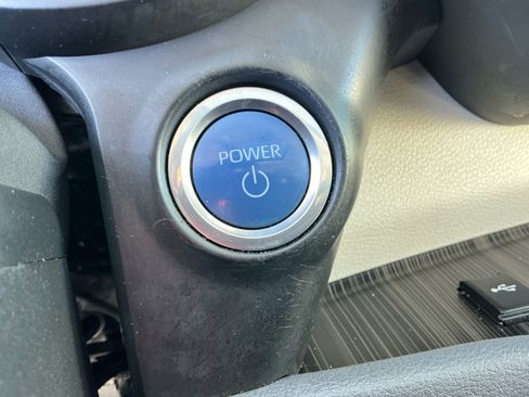 Used 2023 Toyota Sienna Limited image 30