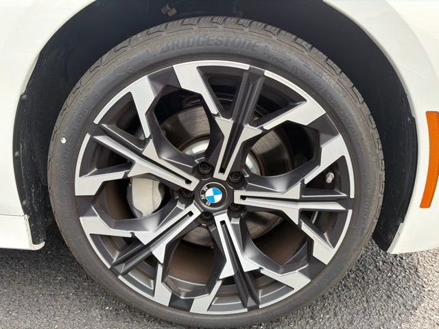 Certified 2025 BMW 330i xDrive Sedan w/ Convenience Package AWD/4WD image 16