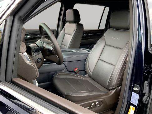 Used 2024 GMC Yukon XL Denali AWD/4WD image 9
