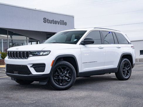 Certified 2025 Jeep Grand Cherokee Laredo X image 1