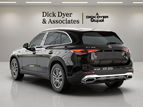 Used 2025 Mercedes-Benz GLC 300 image 17