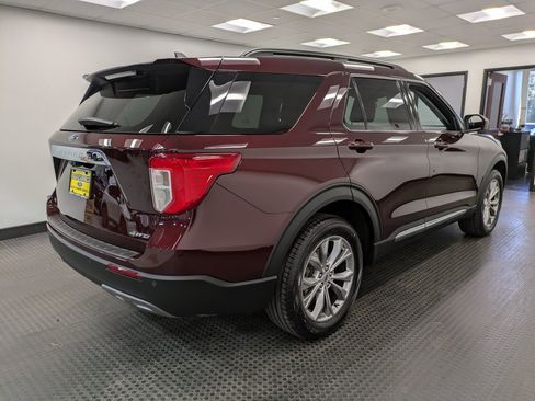 Used 2022 Ford Explorer XLT w/ Equipment Group 202A image 4