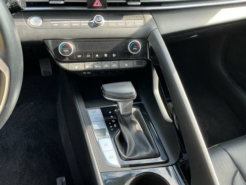 Used 2025 Hyundai Elantra Limited FWD image 12