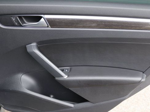 Used 2016 Volkswagen Passat 1.8T SE image 32