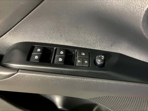 Used 2019 Toyota Camry LE image 33