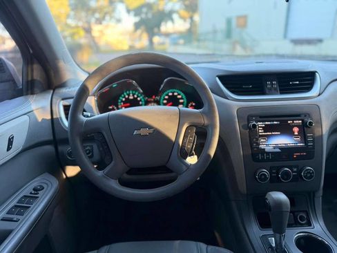 Used 2017 Chevrolet Traverse LS FWD image 11