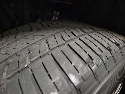 Used 2023 Toyota Venza Limited image 11