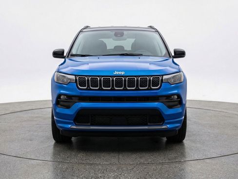 Used 2025 Jeep Compass Limited AWD/4WD image 2