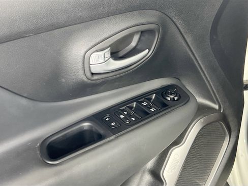 Used 2022 Jeep Renegade Latitude w/ Convenience Group image 18