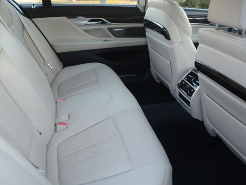Used 2016 BMW 740i RWD image 13