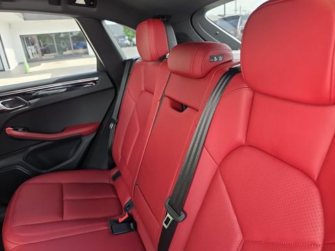 Used 2025 Porsche Macan AWD/4WD image 13